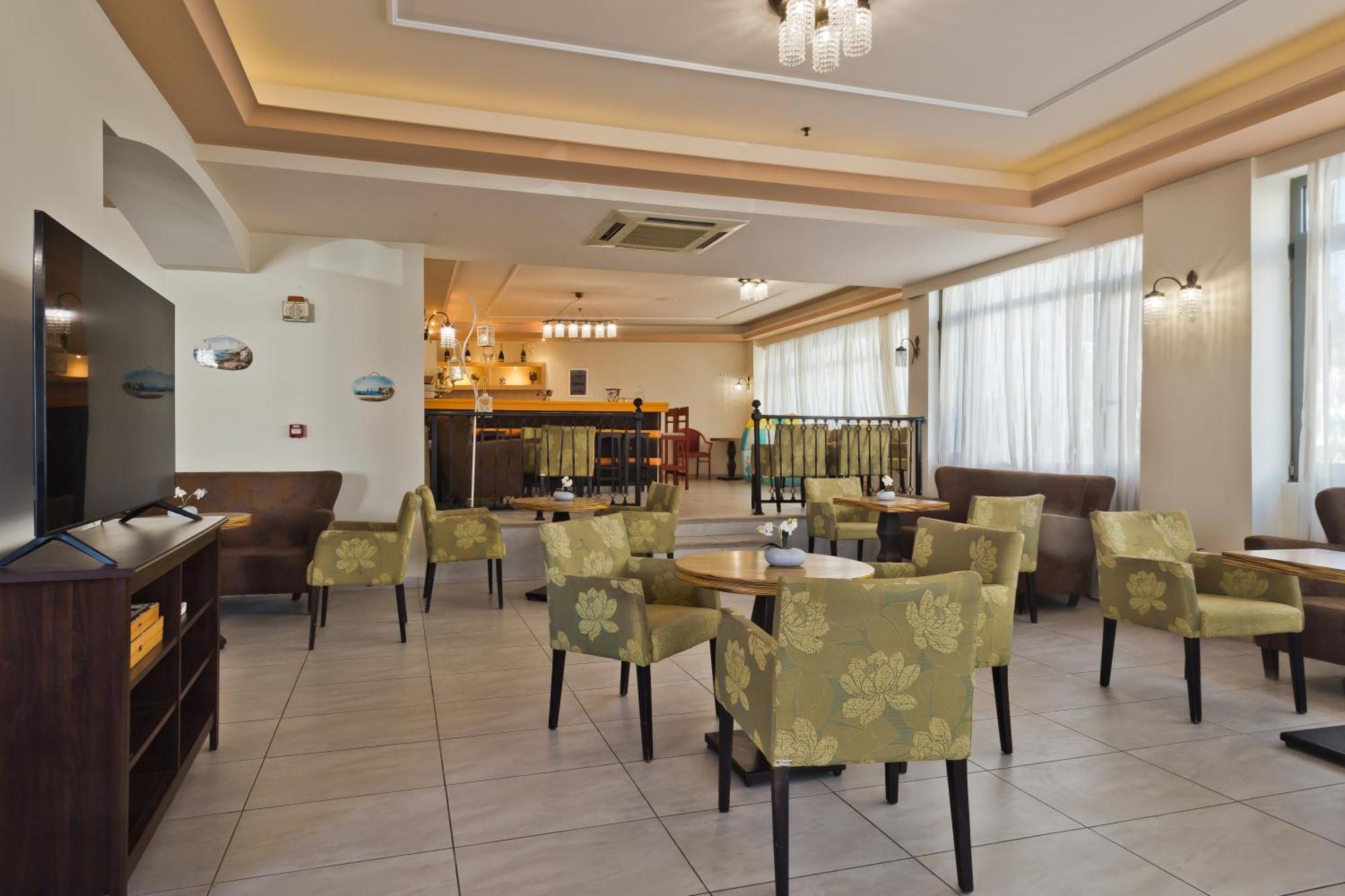 Regina Studios & Hotel Kerpe Dış mekan fotoğraf
